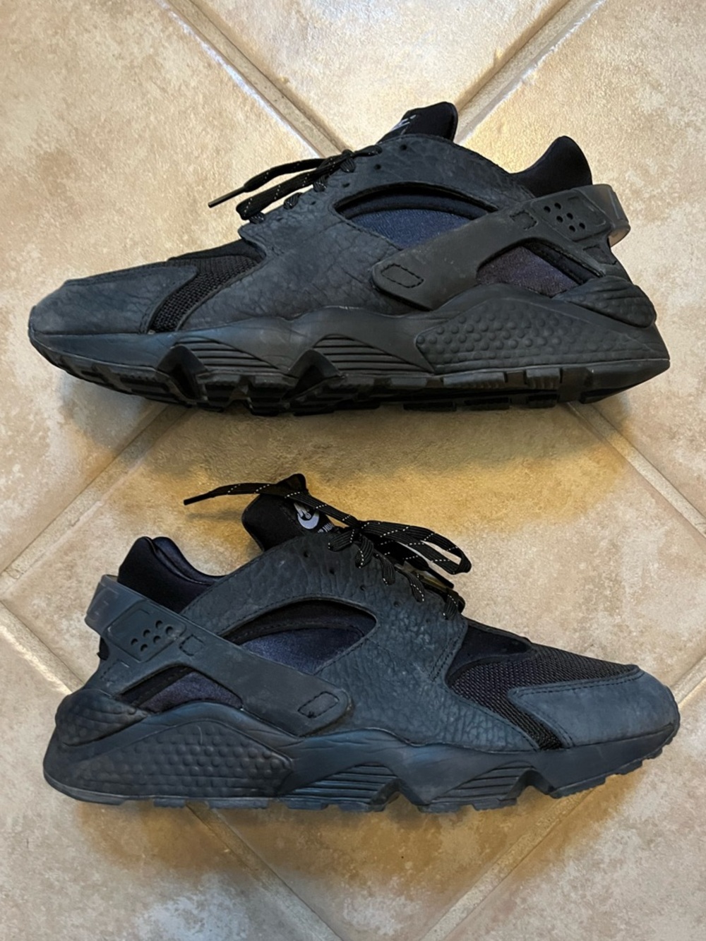 NIKE AIR HUARACHE OG ‘HYPER LOCAL LONDON’